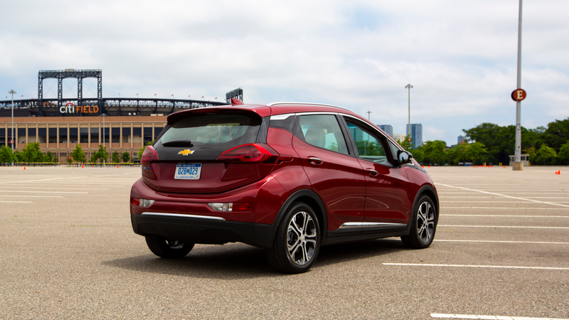 Illustration for article titled Here's How The Chevrolet Bolt EV Drives When It's Pushed To Its Limits In A Parking Lot